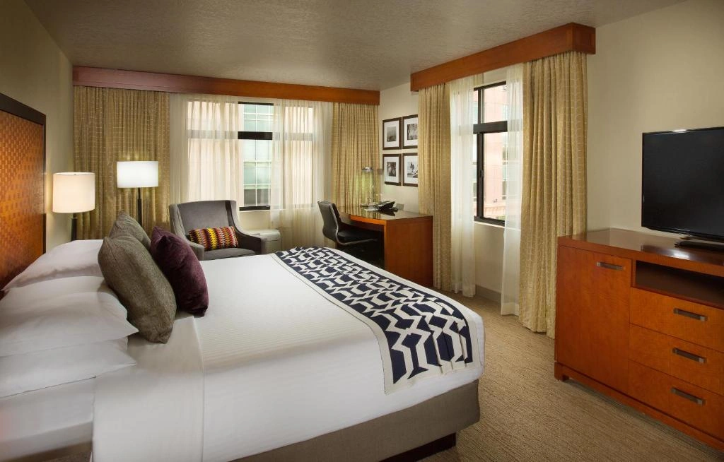 Paramount Hotel